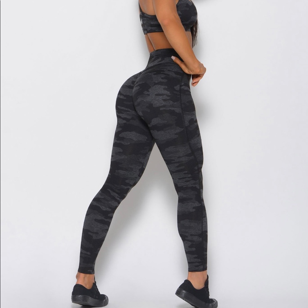 Bombshell Fit Camo Leggings